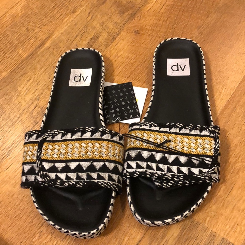 DV sandals 9